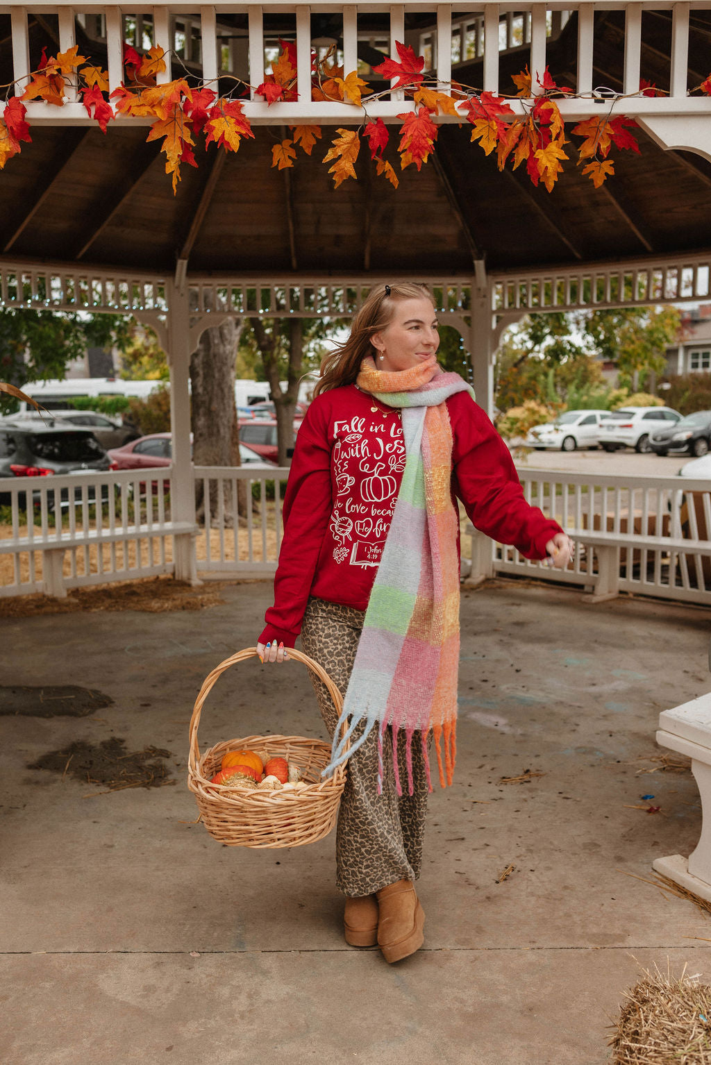 FALL 4 JESUS PULLOVER<3