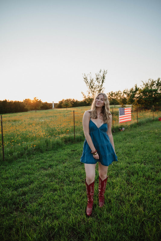 Darling denim dress!