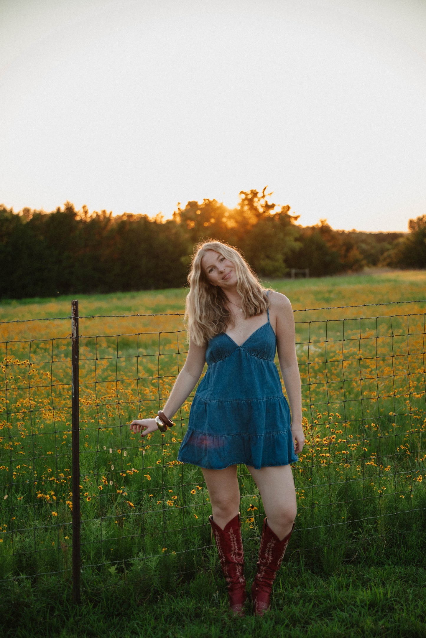 Darling denim dress!