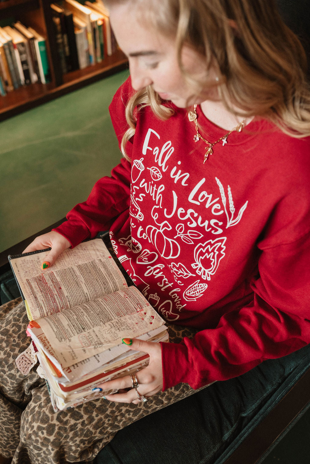 FALL 4 JESUS PULLOVER<3